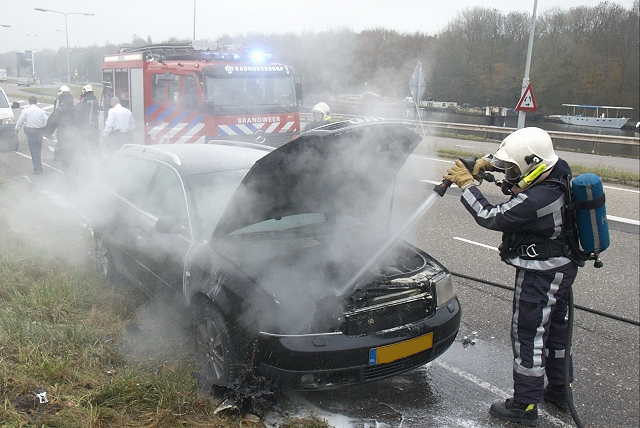 2010/294/GB 20101108 005 Nieuwemeerdijk autobrand.jpg